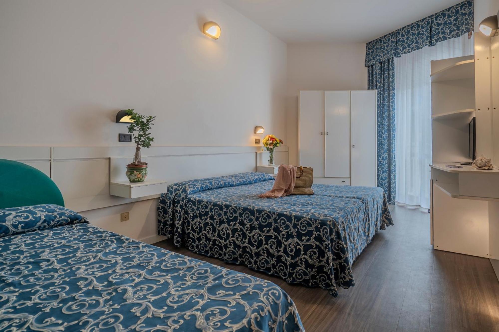 רימיני Hotel 2000 מראה חיצוני תמונה