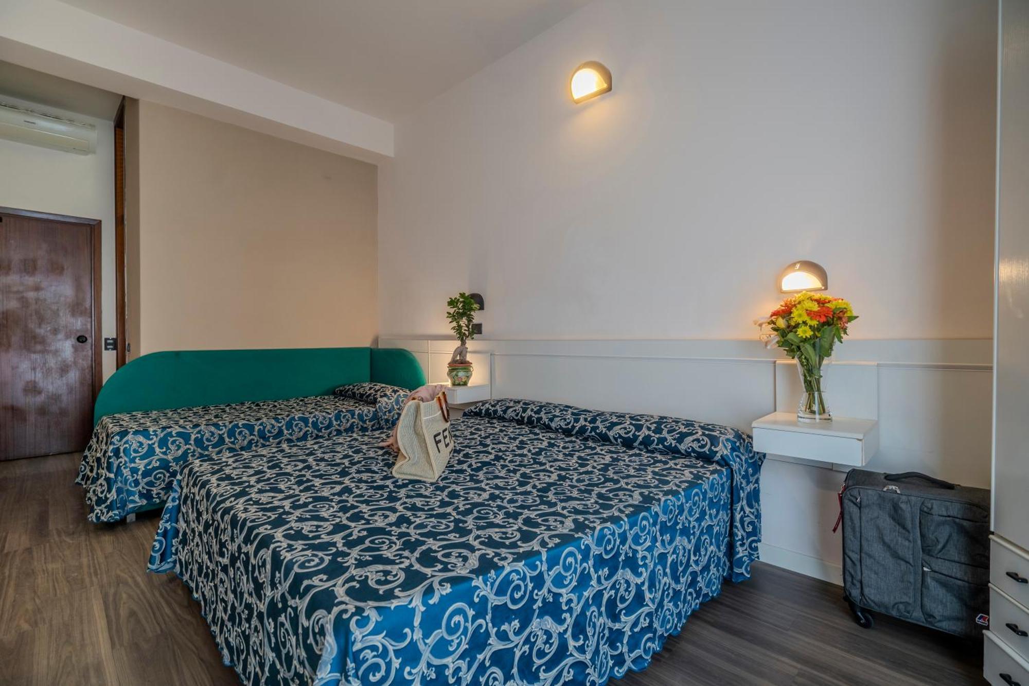 רימיני Hotel 2000 מראה חיצוני תמונה