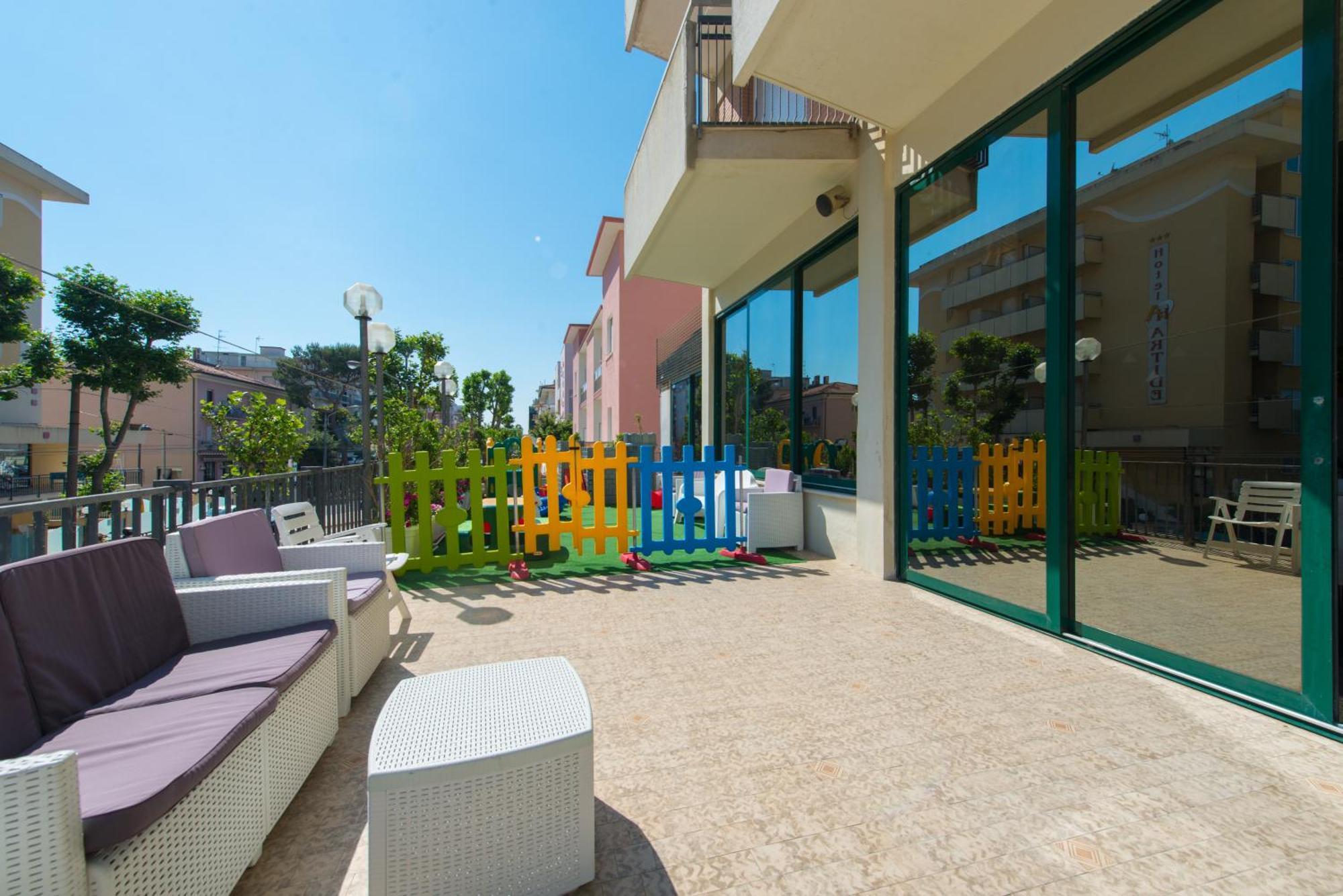 רימיני Hotel 2000 מראה חיצוני תמונה