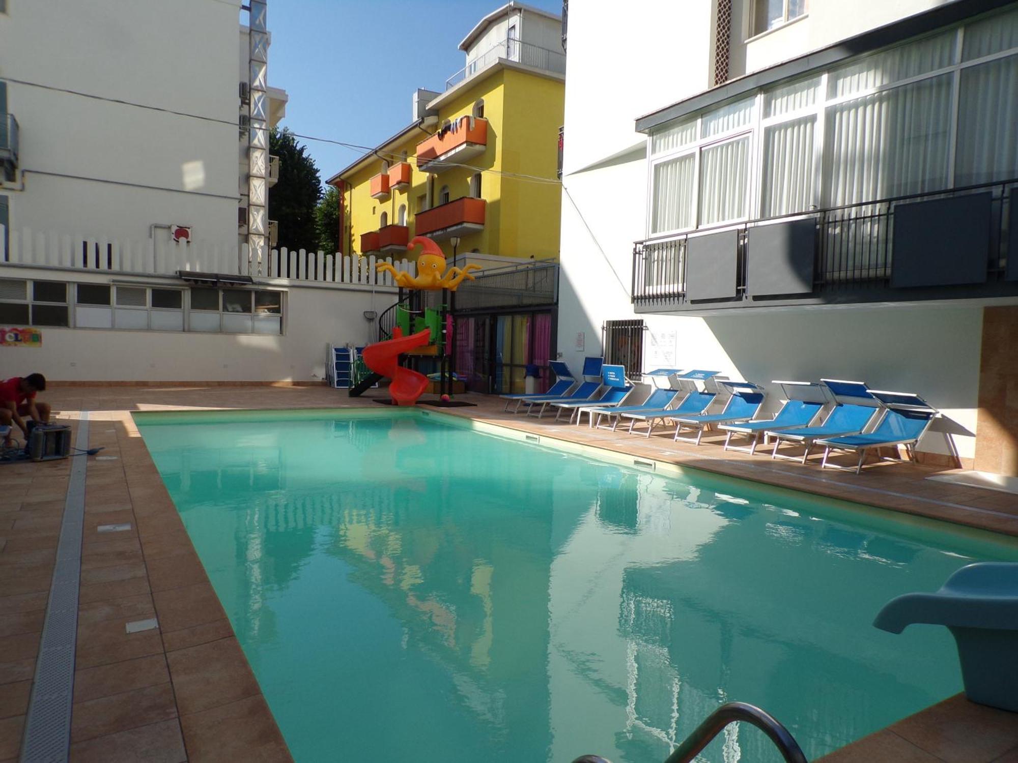 רימיני Hotel 2000 מראה חיצוני תמונה