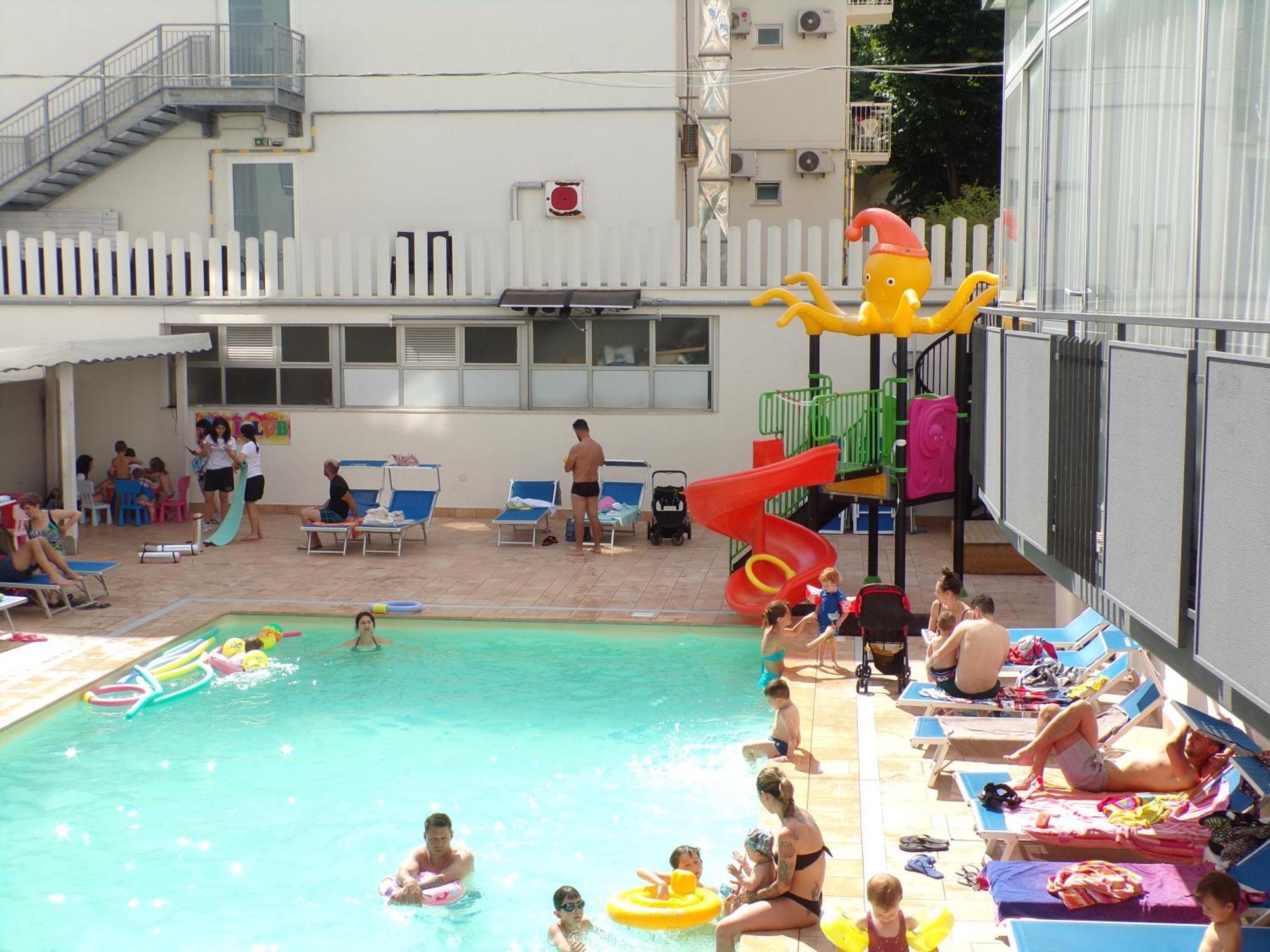 רימיני Hotel 2000 מראה חיצוני תמונה
