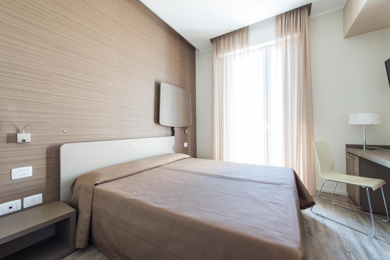 רימיני Hotel 2000 מראה חיצוני תמונה