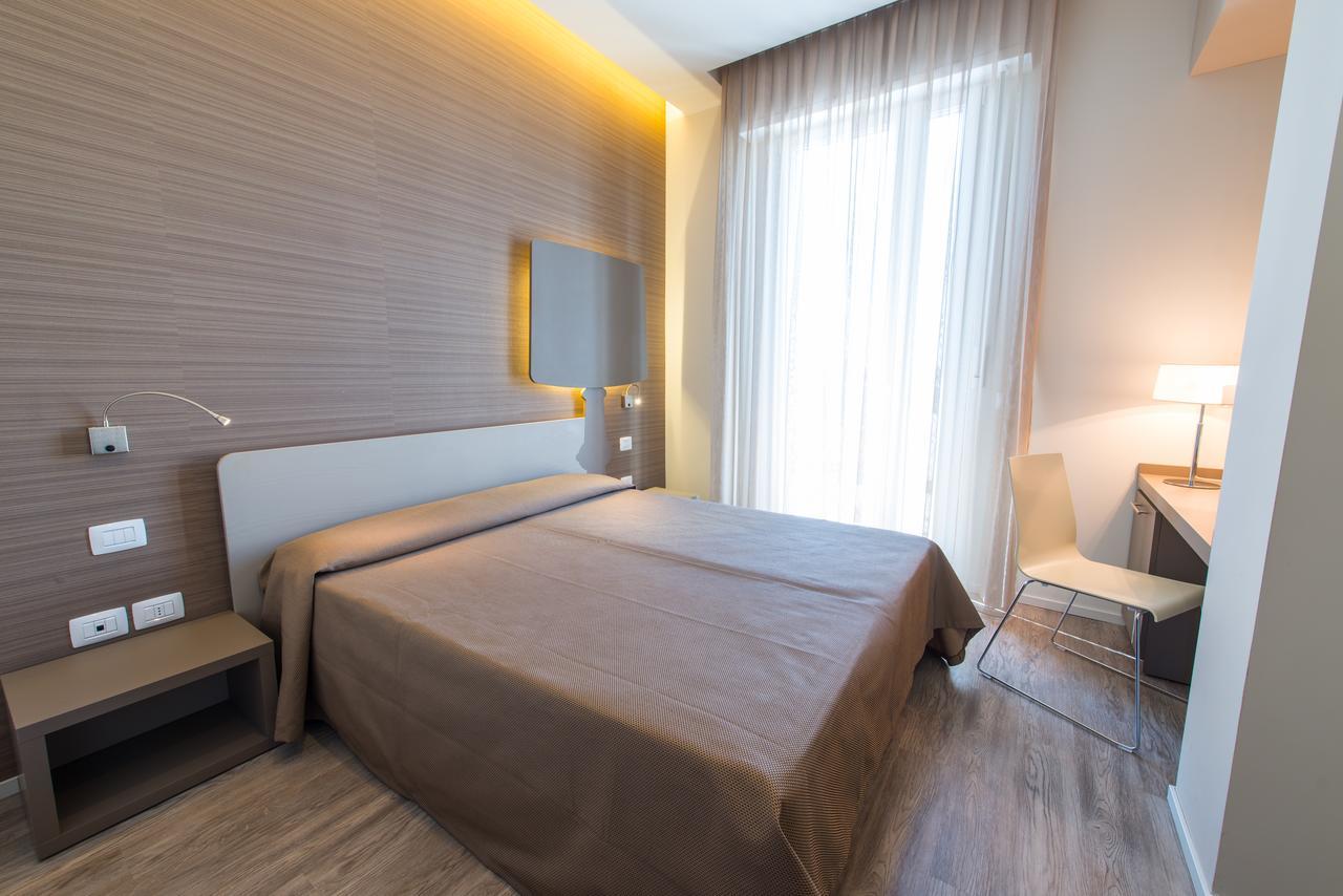 רימיני Hotel 2000 מראה חיצוני תמונה
