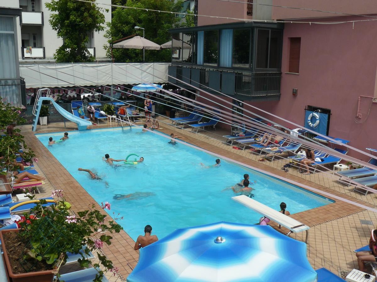 רימיני Hotel 2000 מראה חיצוני תמונה