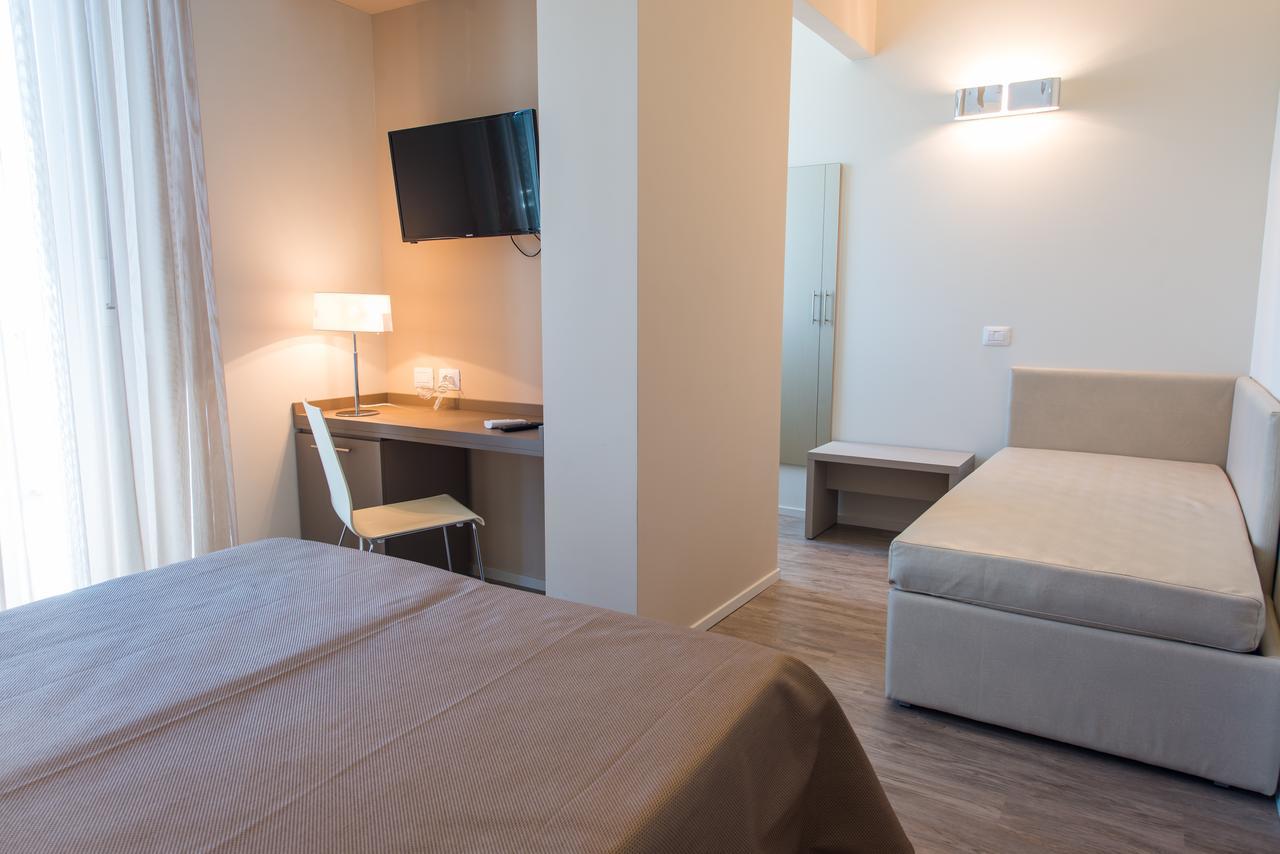 רימיני Hotel 2000 מראה חיצוני תמונה