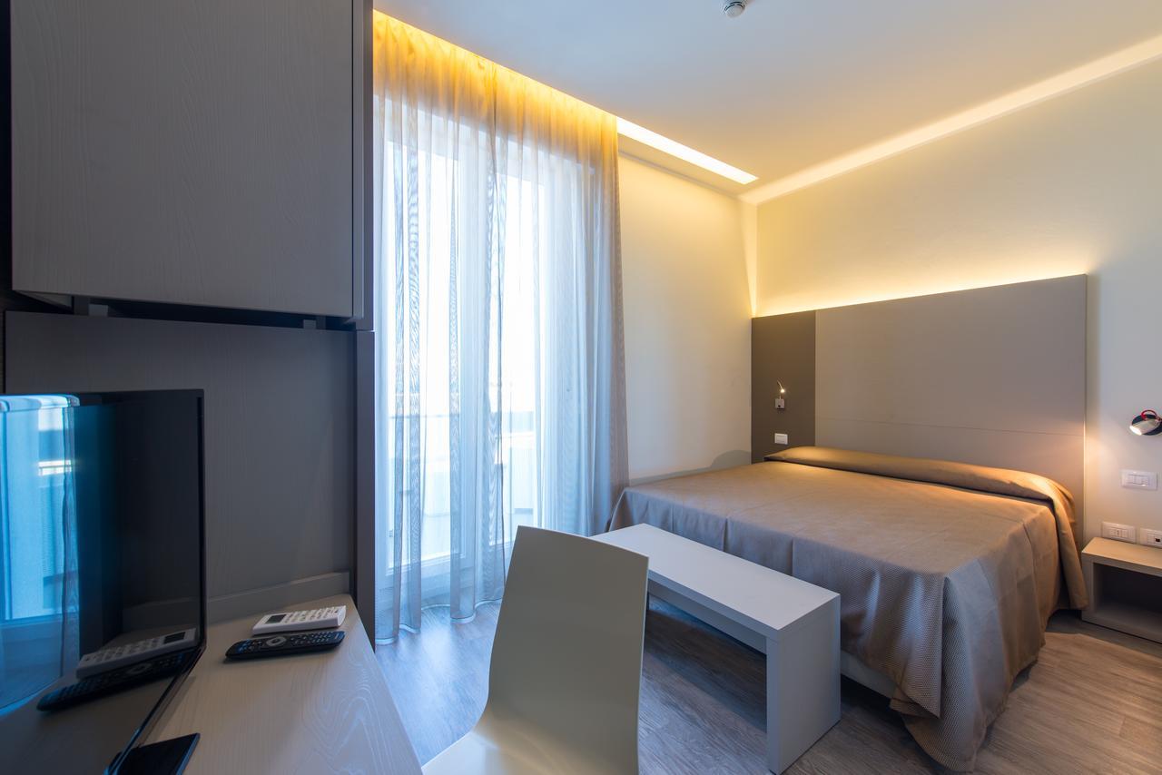 רימיני Hotel 2000 מראה חיצוני תמונה